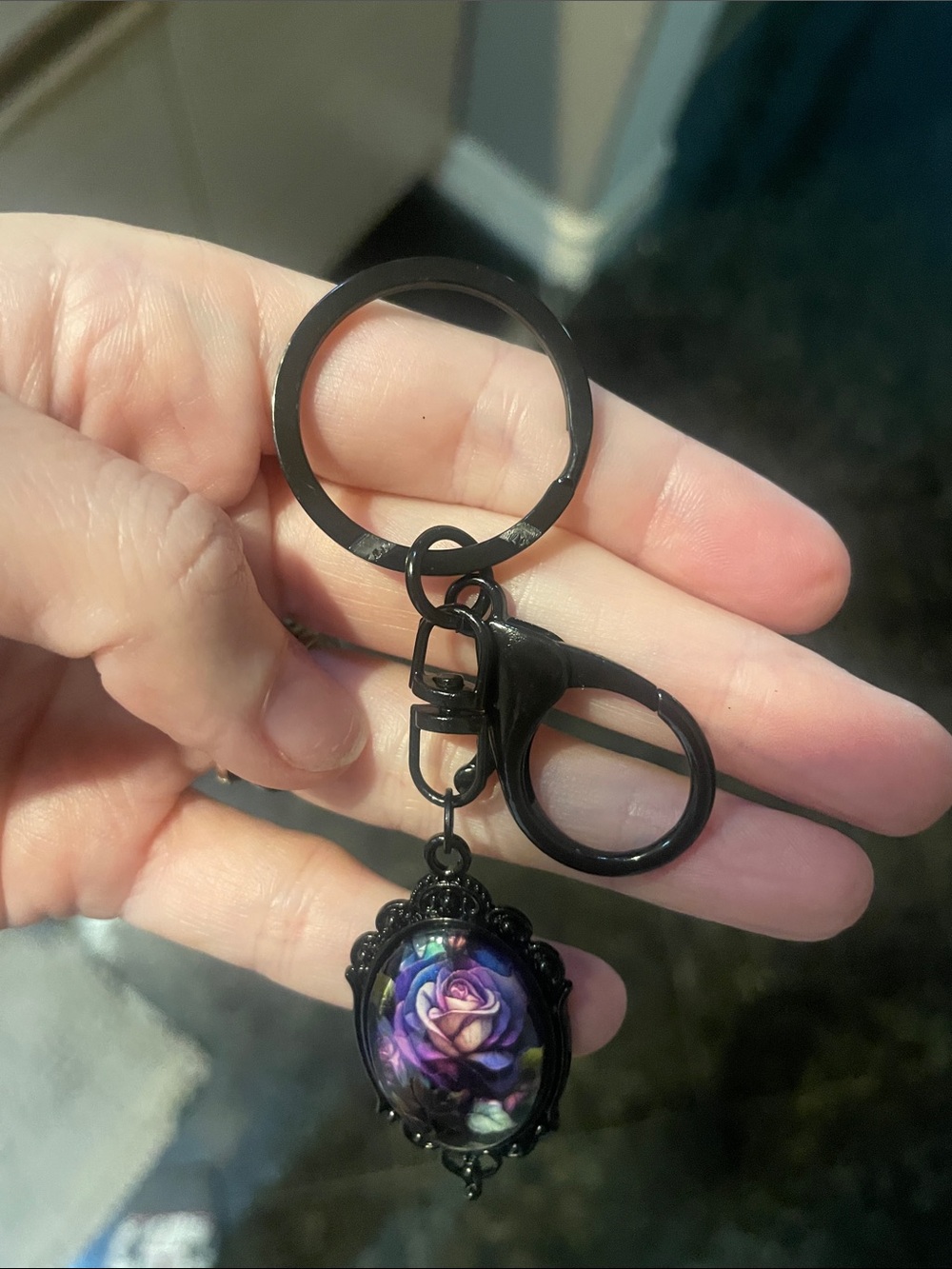 Purple Roses Cameo Bag charm/keychain - Picture 4 of 4